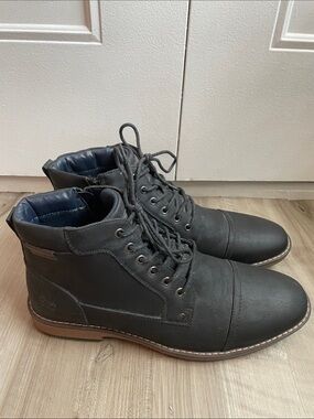 Men's Black Chukka Lace-Up Boots